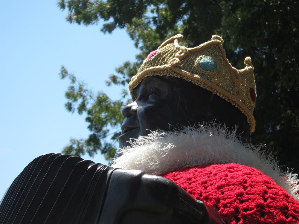Crown & robe knit for Boggio statue in Cotati, CA